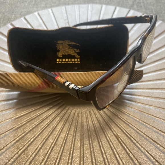 Burberry eye glasses good condition - Picture 5 of 5